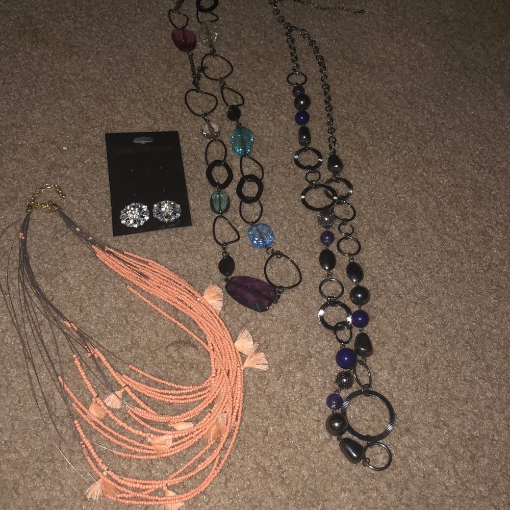 4 pieces of jewelry
